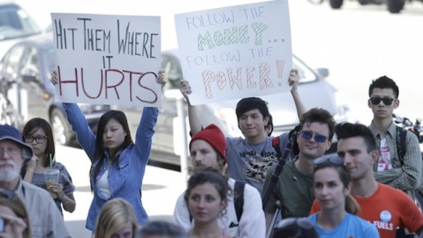 Stanford students urge university to divest from fossil fuel companies