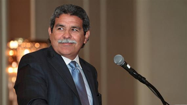 Michael Hinojosa returns to the Dallas School District as interim superintendent