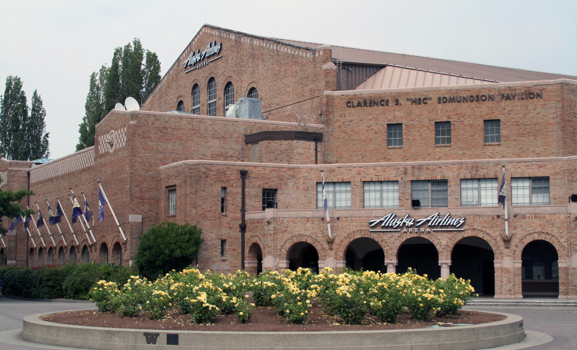 University of Washington will build a Basketball Training & Operations Facility next to the Alaska Airlines Arena on its Seattle campus.