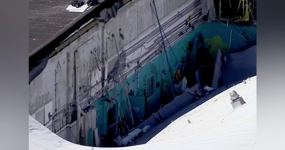 Roof Collaspes At Broward County Fla Middle School 10 Treated For roof-collaspes-at-broward-county-fla-middle-school-10-treated-for