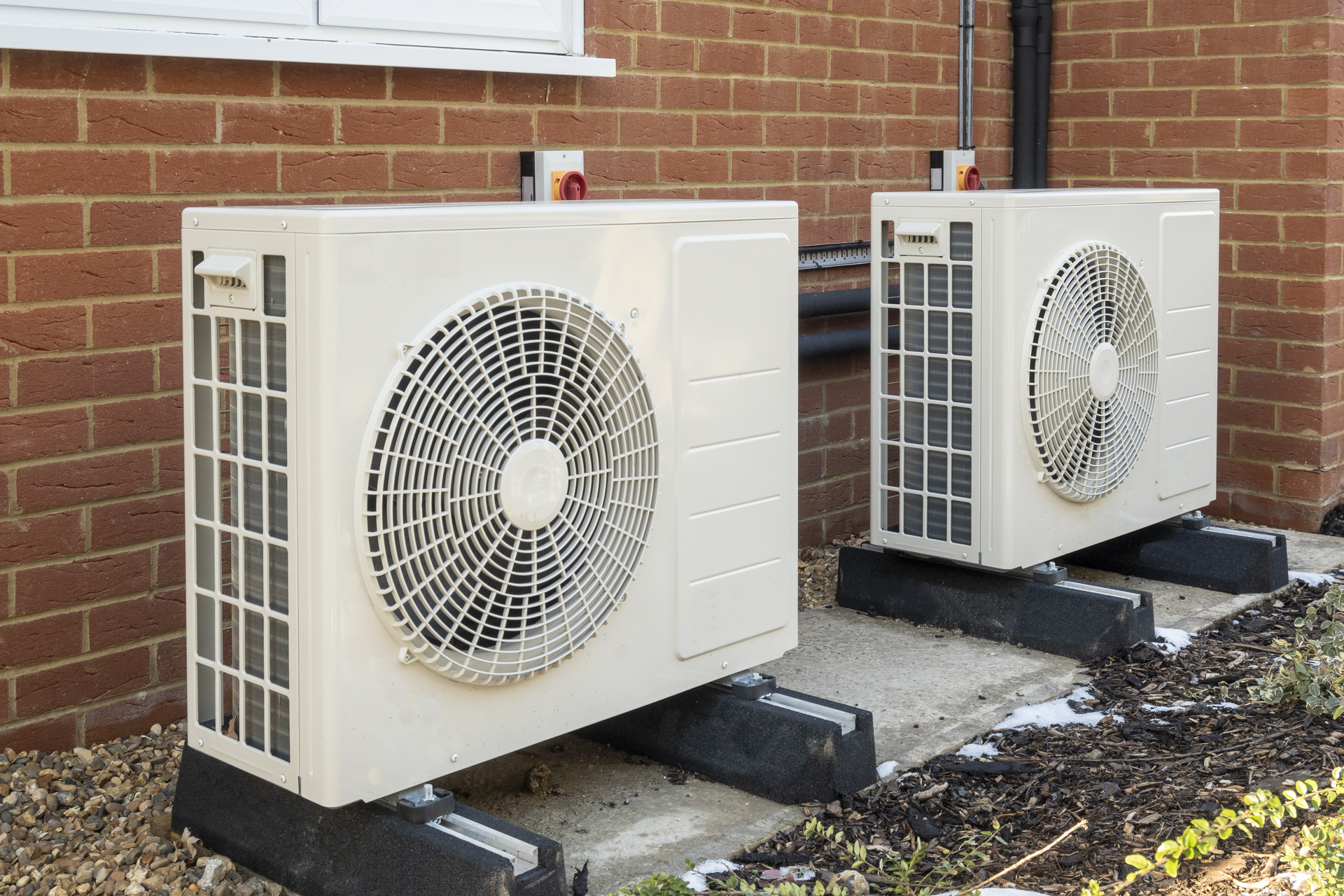All-electric, high-performance HVAC systems like heat pumps provide heating efficiently and seamlessly introduce cooling in schools.