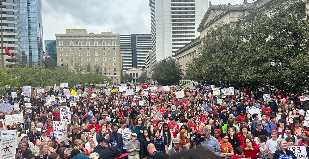Hundreds of Nashville students walk out of school to protest gun