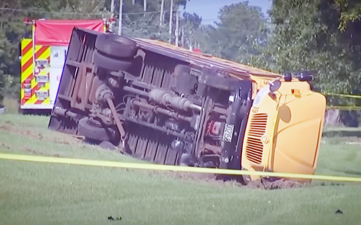 Lawrencevill Bus 64e66004a3e3c