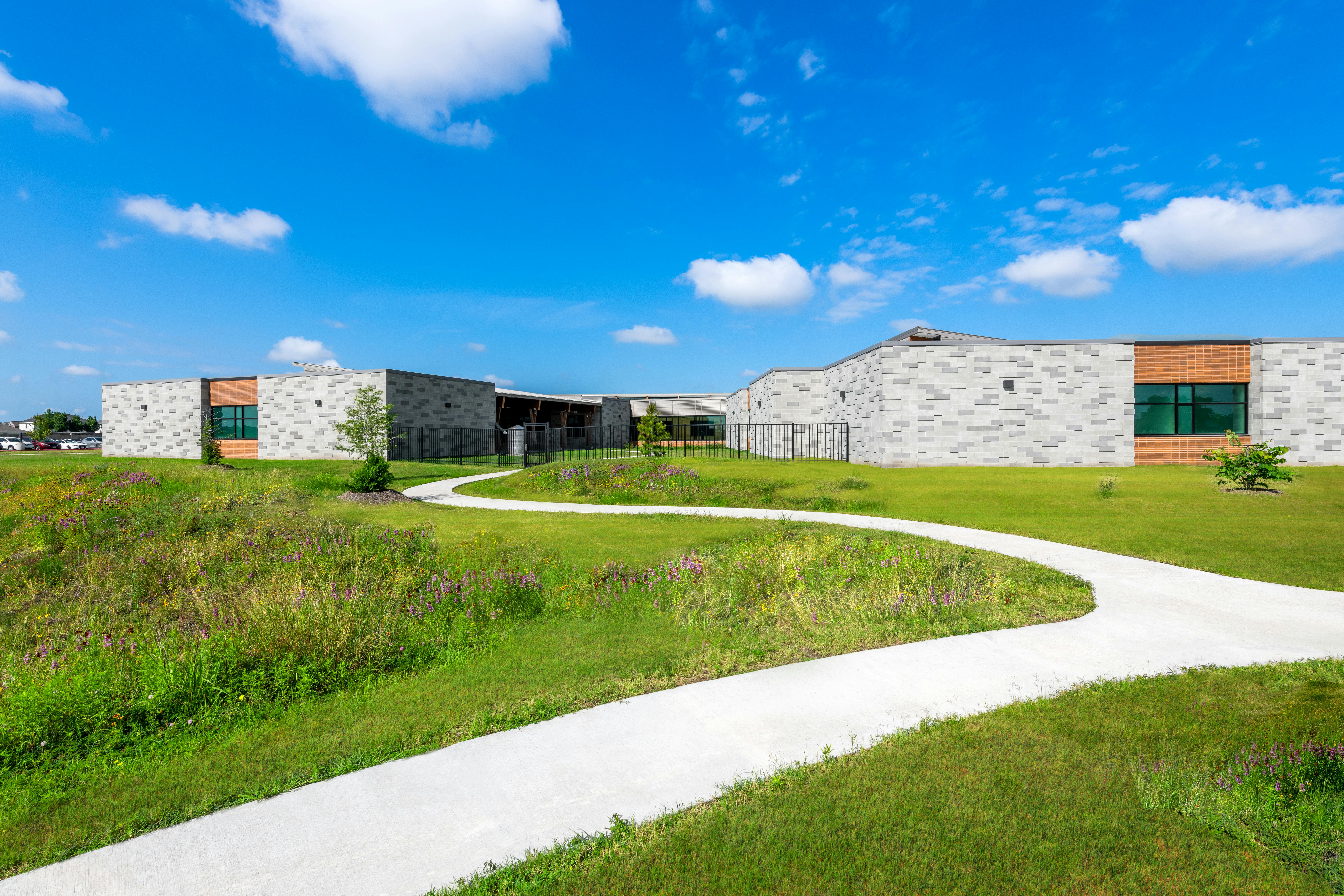 The Jefferson Early Learning Center in the Alief (Texas) district gives students the opportunity to experience the outdoors.